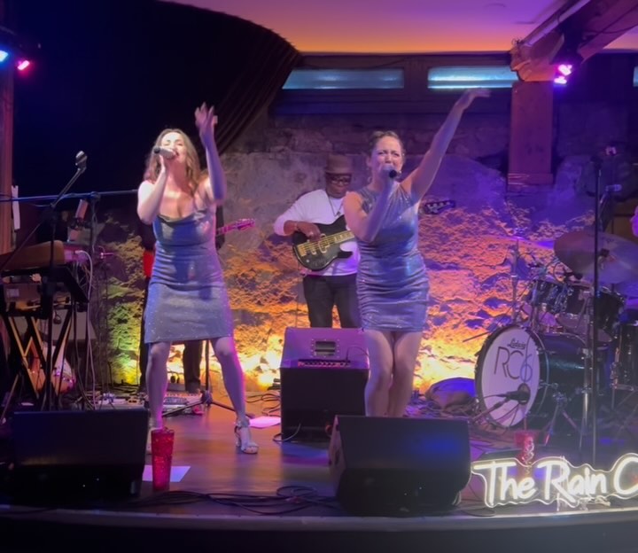Another clip from our ‘Millennial Mix’ show this weekend. ‘We Belong Together’ with @officialmissshauna hoppin’ on that top line and absolutely singing the house down 🙌🎶🙌
@guiltandco
#millennials #webelongtogether #mariahcarey #vancouverlivemusic #vancouvermusicians