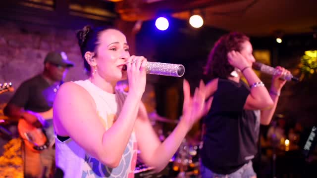 THE MILLENNIAL MIX ✨ Say My Name 

🎥 @carlyreirson 
📍 @guiltandco 
🎶 @lauren.michelle.music & @officialmissshauna 

#millennial #saymyname #destinyschild #livemusicvancouver