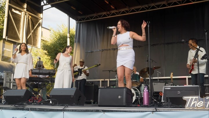 Now it’s time for a breakdown…

Queens of Pop ✨ Never Gonna Get it by En Vogue

🎥 @couchcushionmedia 
🎶 Poco Car Free Day 2026

#envogue #nevergonnagetit #queensofpop #livemusicvanue #vocalbreakdown